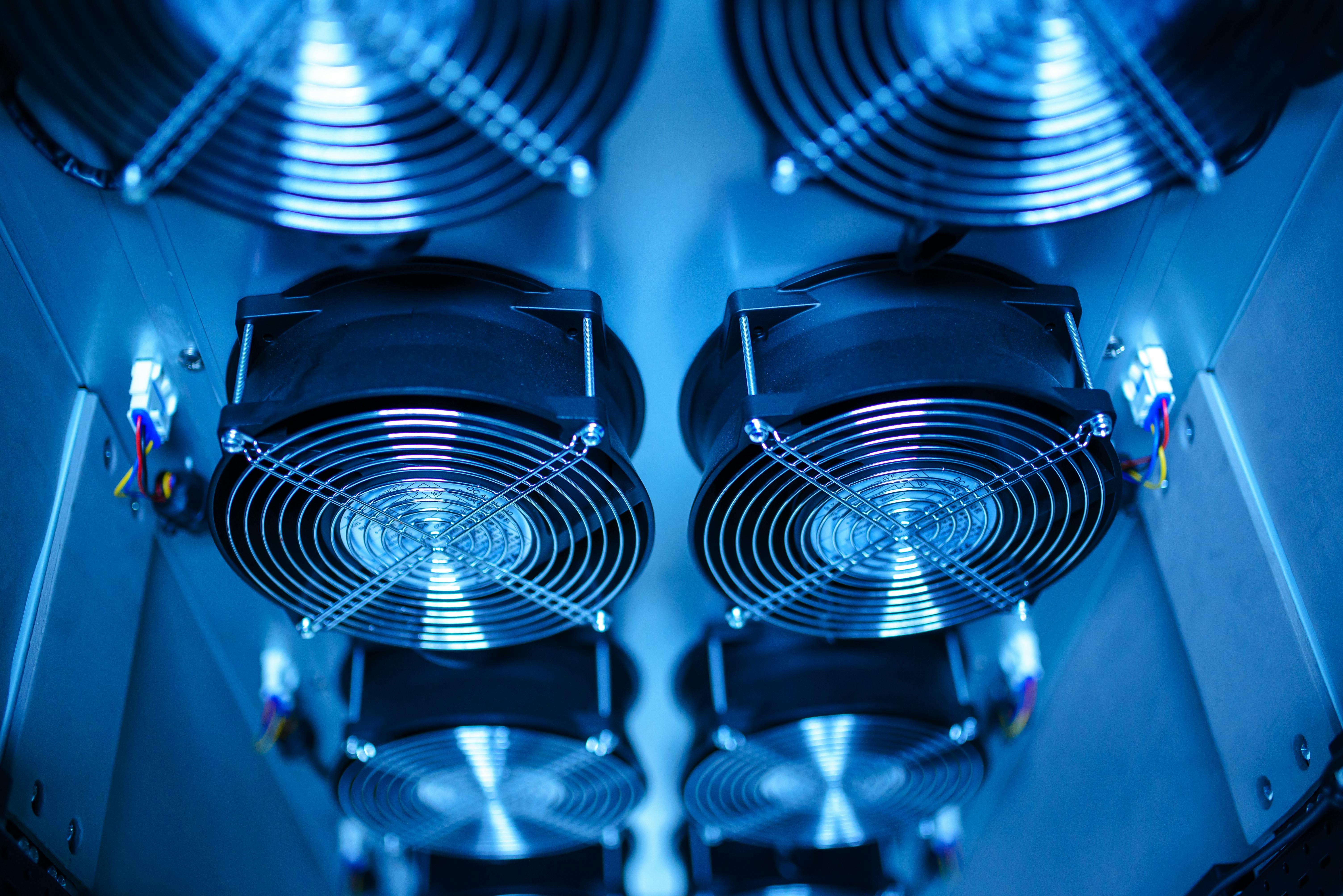 Server cooling fans